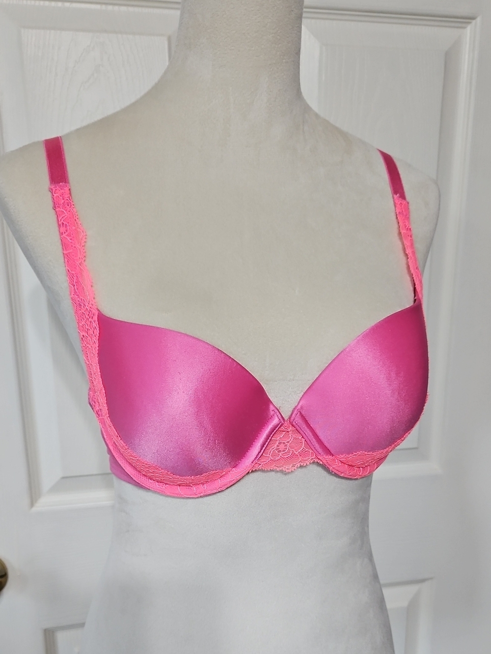 Wonderbra Lacy Push-up Bra